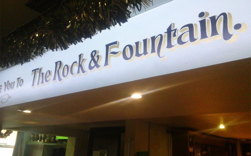 yherockandfountainpubsign.jpg