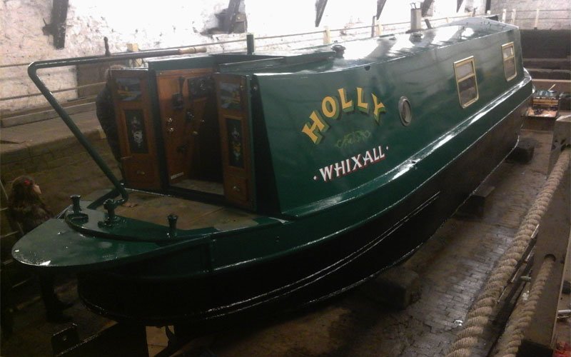 narrowboathollywhixallpaintedandsignwritten.jpg