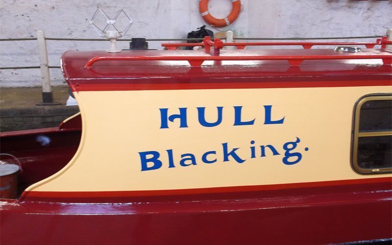 narrowboathullblacking.jpg